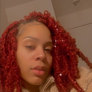 Meet your Posher, Chanel